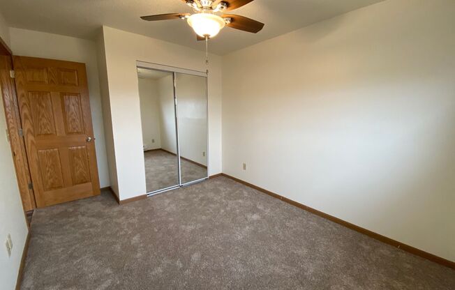 3 beds, 1 bath, $1,100, Unit 9