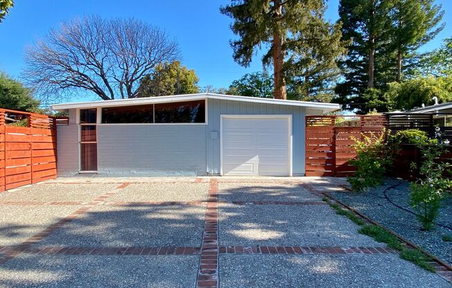 Spacious and Bright Remodeled Palo Alto 3 Bedroom 2 Bath Home!