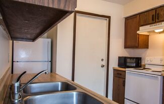 1 bed, 600 sqft, $700