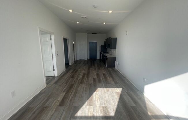 2 beds, 1 bath, $1,325, Unit 504