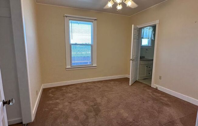 Adorable 1 bedroom 1 bath close to Downtown Fairfield!