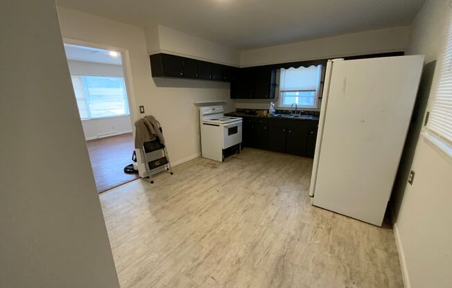 3 beds, 1 bath, $900