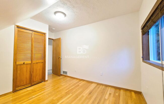 4 beds, 1 bath, $2,700