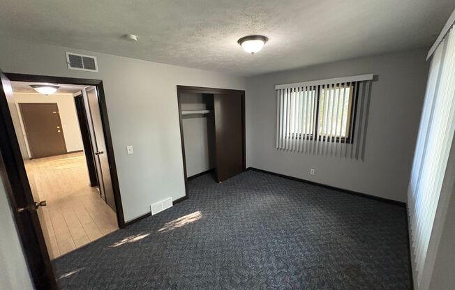 2 beds, 1 bath, 1,080 sqft, $850, Unit #10