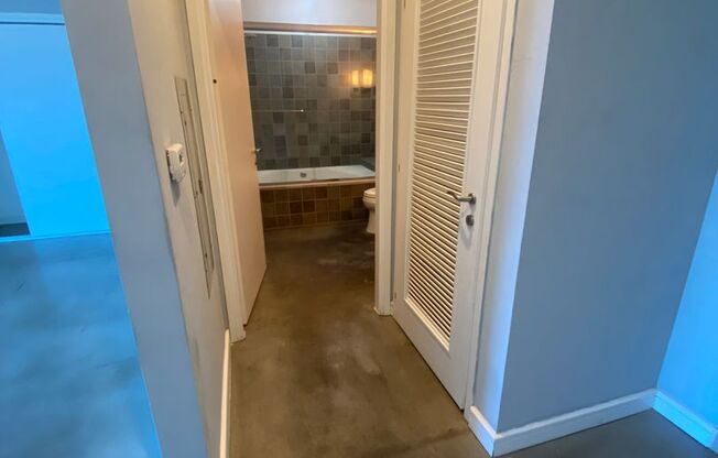 Studio, 1 bath, $2,400, Unit 1001