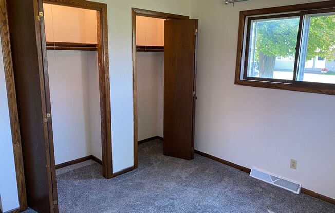 2 beds, 1 bath, 800 sqft, $795