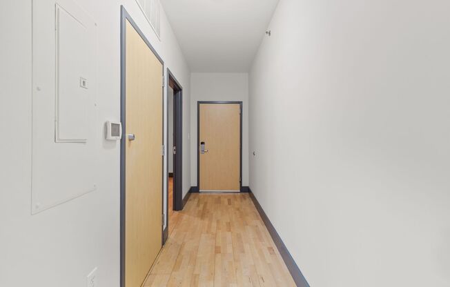 Studio, 1 bath, 680 sqft, $1,250, Unit 240