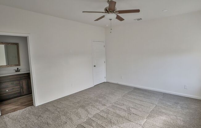 3 beds, 2.5 baths, $1,850, Unit Dakota st #102