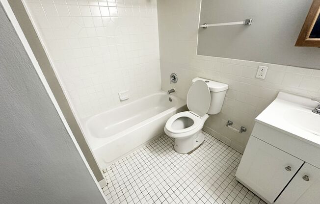 2 beds, 1 bath, 800 sqft, $895, Unit 601-05