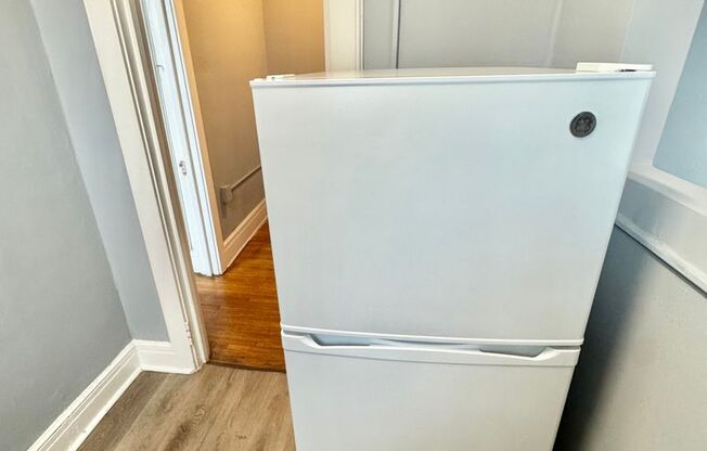 1 bed, 1 bath, $1,095, Unit 14