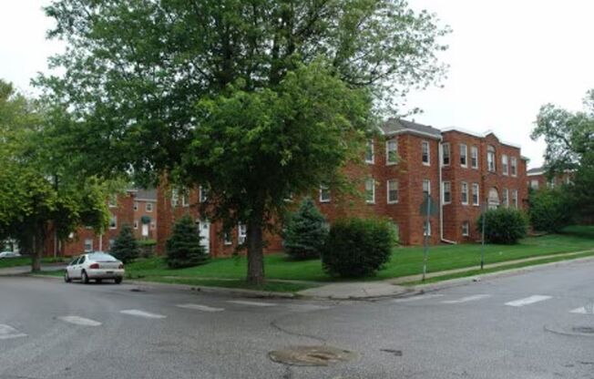 Hillside Court Apartments (3108 Davenport St.)