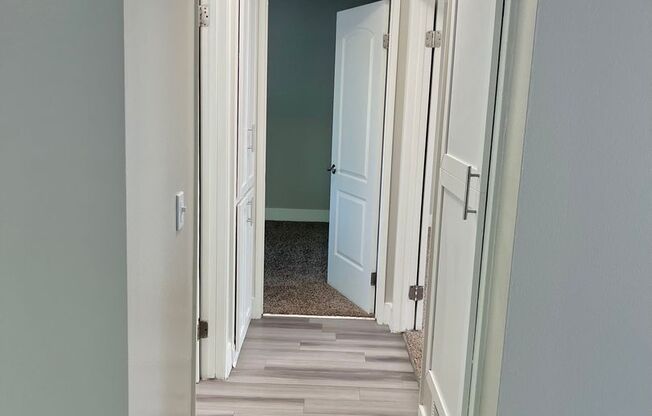 2 beds, 1 bath, 896 sqft, $1,995, Unit 102