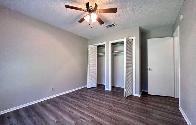 2 beds, 1 bath, 1,944 sqft, $1,550, Unit B