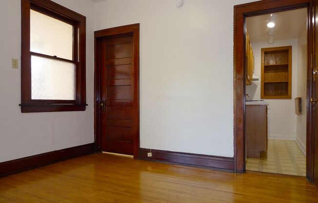 1 bed, 1 bath, 410 sqft, $960, Unit 22 - 12