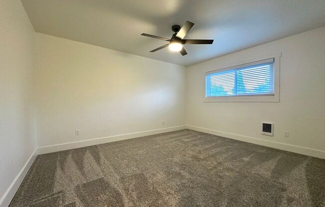 2 beds, 1 bath, 700 sqft, $1,465, Unit 34