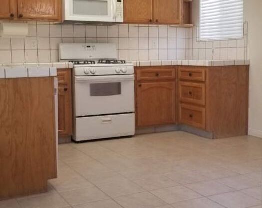 3 beds, 2 baths, $2,150