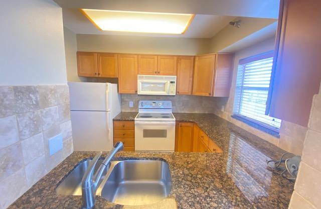 1 bed, 2 baths, 760 sqft, $1,600