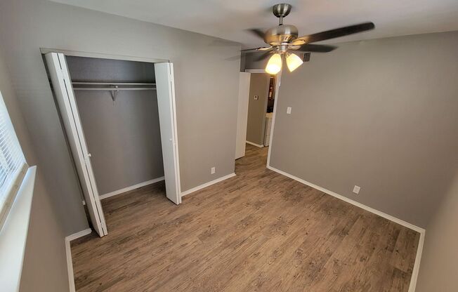 2 beds, 1 bath, $925, Unit 501