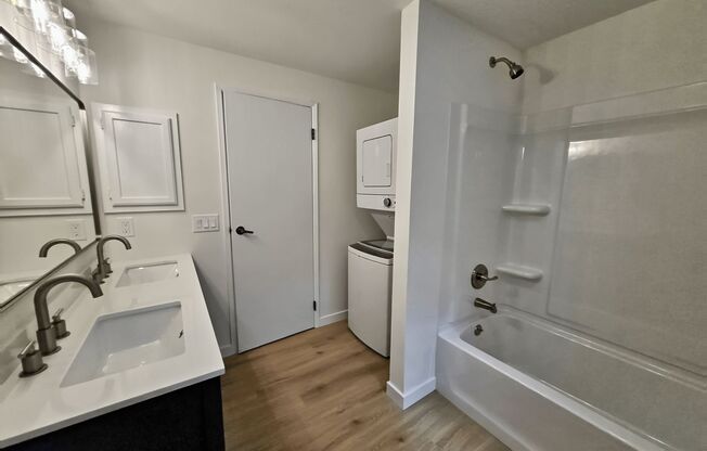 2 beds, 1 bath, 950 sqft, $2,195, Unit 107