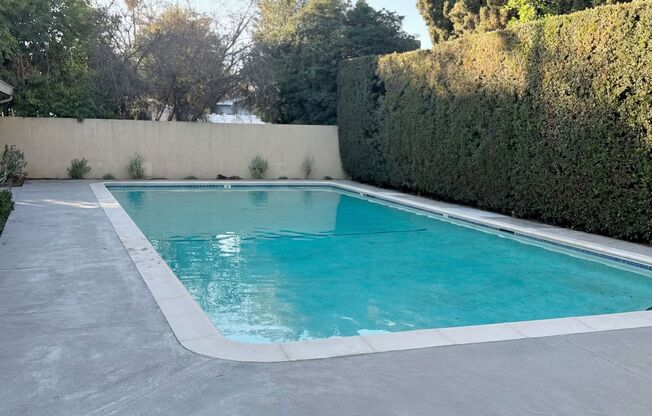 11915 Burbank Blvd Valley Village, CA 91607