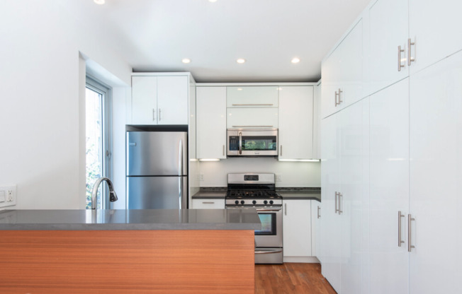 255 SKILLMAN AVE