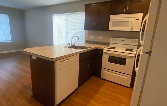 1 bed, 1 bath, 600 sqft, $1,395, Unit 2F