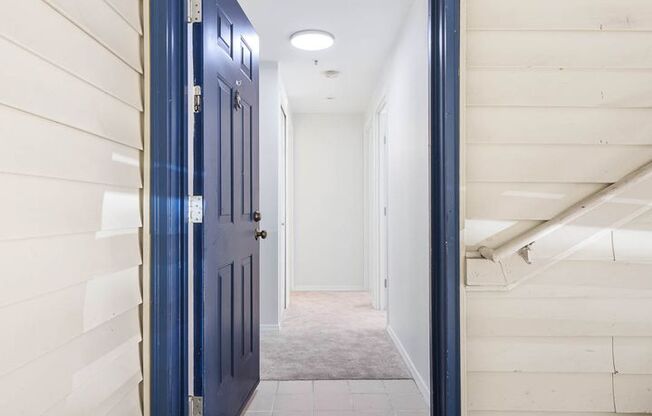 Prime Location Near Lake Washington – Updated 2 Bedroom Condo!