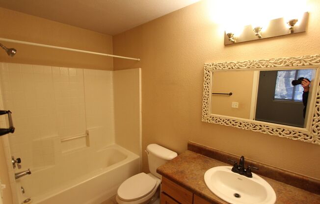 1 bed, 1 bath, $1,600, Unit # 8 163