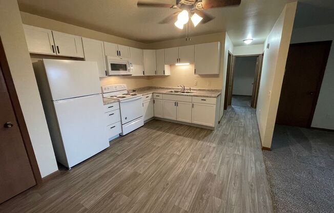 2 beds, 1 bath, 810 sqft, $899.99