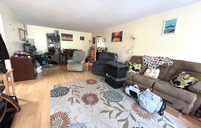 99 Pond Ave
