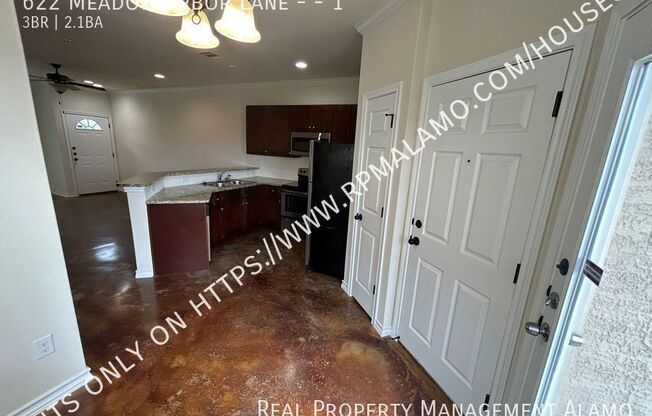 3 beds, 2.5 baths, 1,300 sqft, $1,549