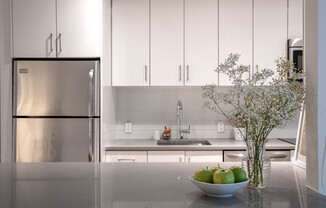 245 W 25 ST