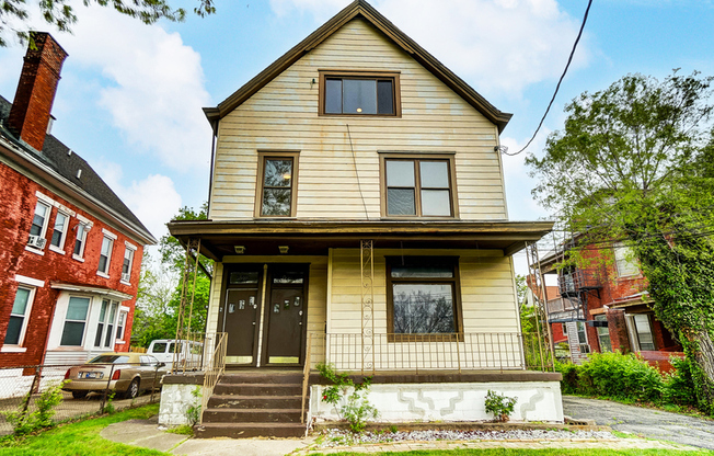 1840 BREWSTER AVE
