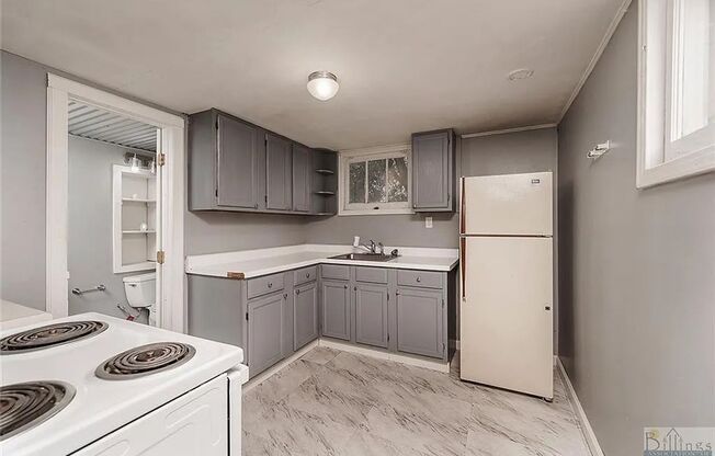 1 bed, 1 bath, $800, Unit 2