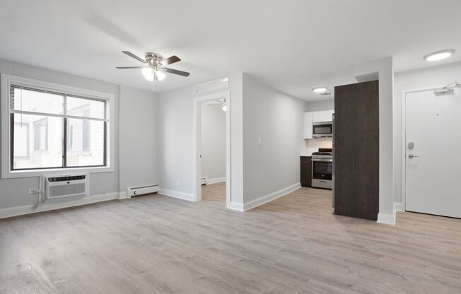 2 beds, 1 bath, 589 sqft, $2,100, Unit 439