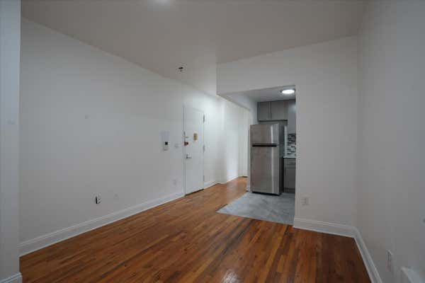 414 E 10 ST
