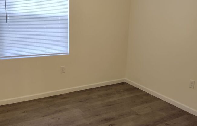 2 beds, 1 bath, 600 sqft, $725, Unit 431 SE Arter - Unit 04