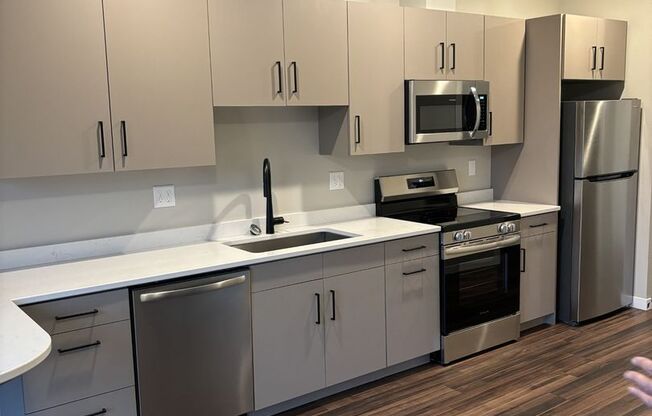 Studio, 1 bath, 565 sqft, $1,025, Unit 534