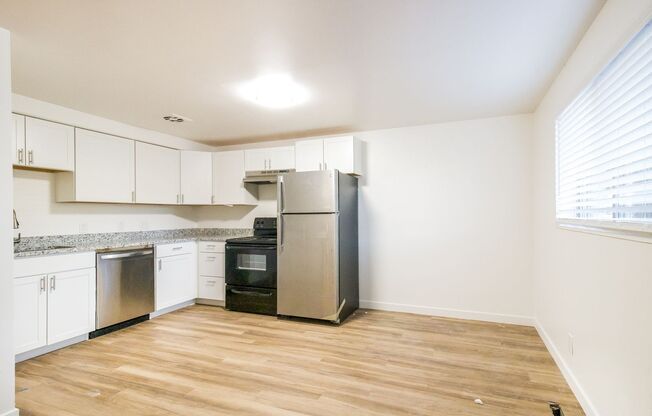 2 beds, 1 bath, 932 sqft, $1,195, Unit Unit 2