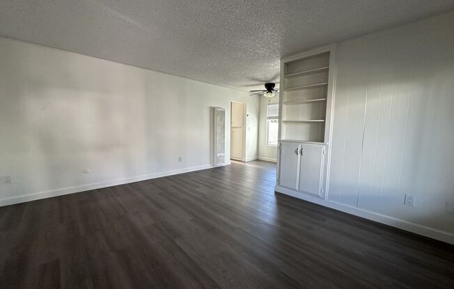 North Park - Spacious 1 Bedroom w/ Parking.  Avail. Now!