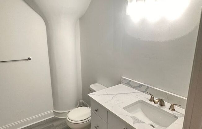 3 beds, 2 baths, 1,292 sqft, $2,045, Unit Unit 302 (Loft)