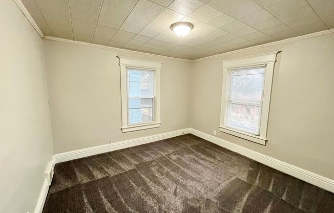 3 Bed 1 1/2 Bath & FORMAL DINING ROOM | In Unit Laundry | Enclosed yard!