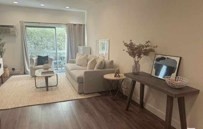 1 bed, 1 bath, 693 sqft, $3,000, Unit 228