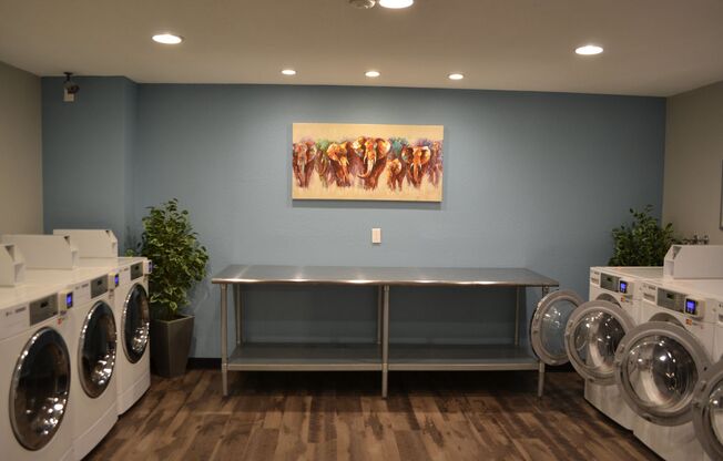 2 beds, 1 bath, $2,250, Unit 220