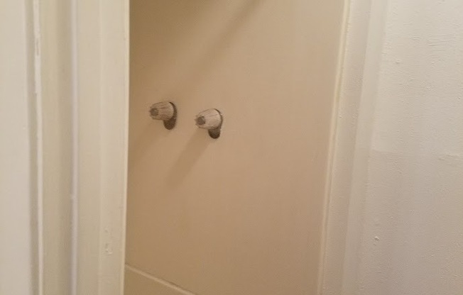 2 beds, 2 baths, 925 sqft, $1,035, Unit *638