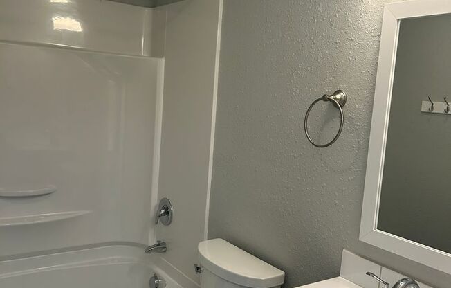 2 beds, 1 bath, 788 sqft, $1,300, Unit 1897F
