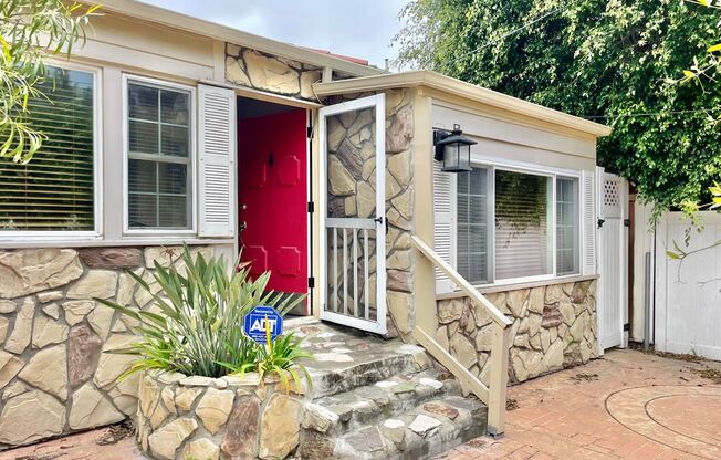 Gorgeous home in a hidden valley with extra room for office or guest bedroom