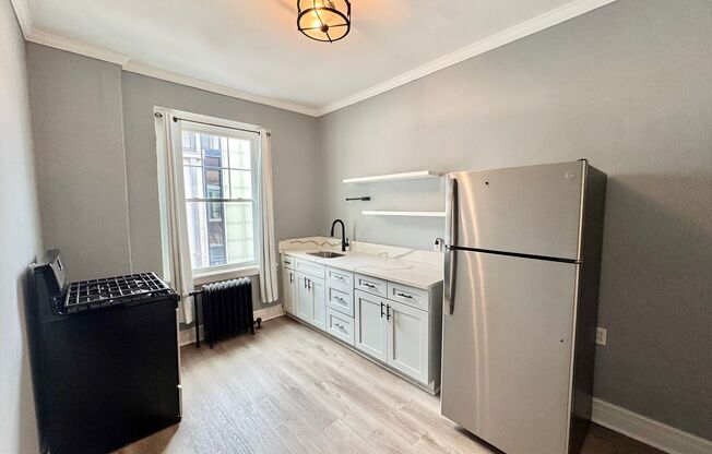 2 beds, 1 bath, $1,350, Unit 310