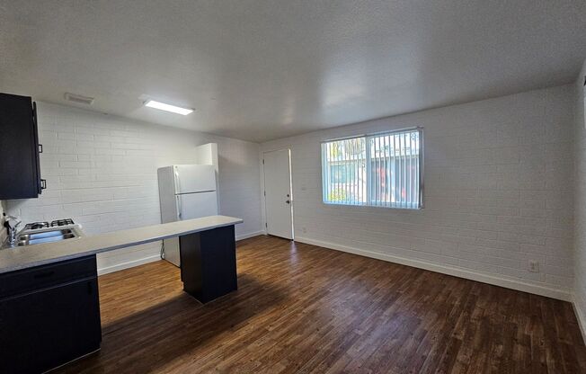 Studio, 1 bath, 320 sqft, $995, Unit 3