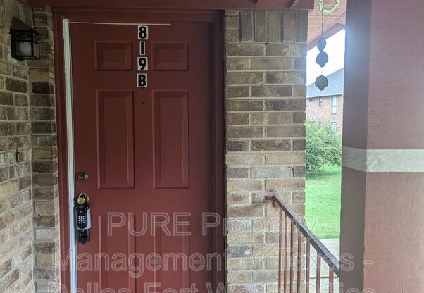 819 BETTY CT
